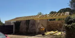 Charpente/couverture en cours de création 